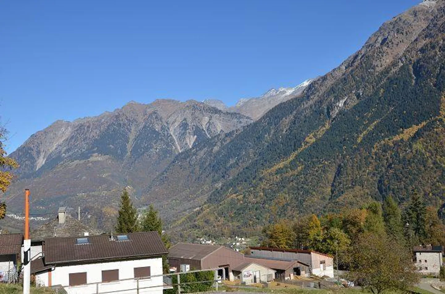 «Grande casa con giardino, stalla e rustico da ristrutturare in una posizione molto soleggiata, tranquilla con bellissima vista» - Foto 11 di 43