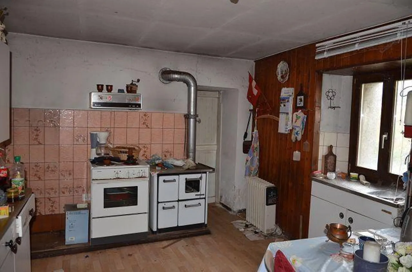 «Grande casa con giardino, stalla e rustico da ristrutturare in una posizione molto soleggiata, tranquilla con bellissima vista» - Foto 13 di 43