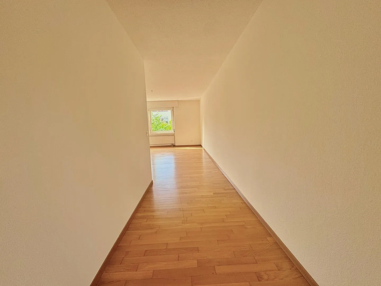 Appartamento attraente di 4,5 stanze in un quartiere tranquillo e adatto ai bambini - Foto 3 di 11