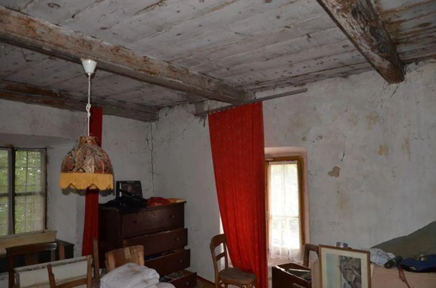 «Grande casa con giardino, stalla e rustico da ristrutturare in una posizione molto soleggiata, tranquilla con bellissima vista» - Foto 17 di 43