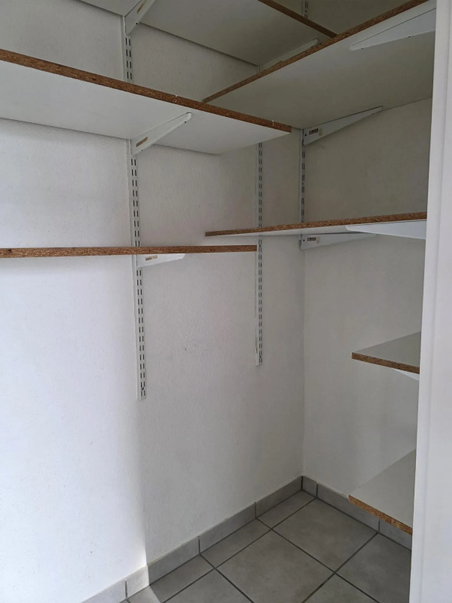 Hübsche 4-Zimmer-Whg mit toller Aussicht in Arlesheim (6.OG mit Lift) - Photo 13 of 14