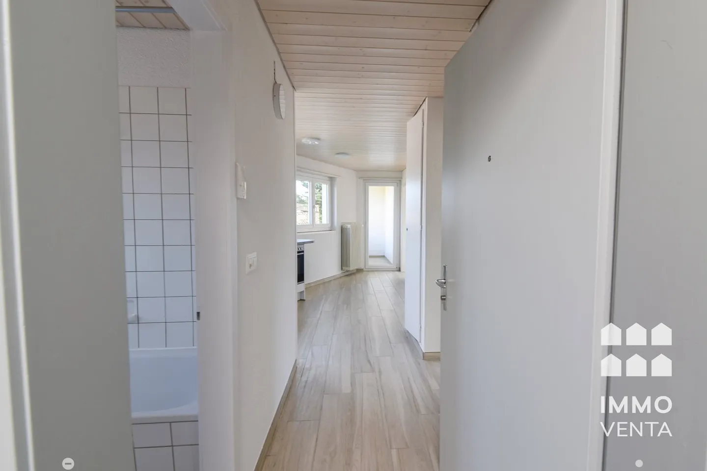 Charmante Wohnung mit Balkon - Foto 2 von 12