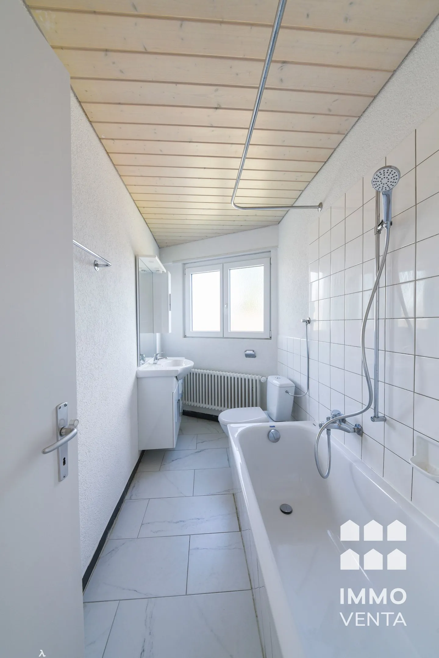 Charmante Wohnung mit Balkon - Foto 3 von 12