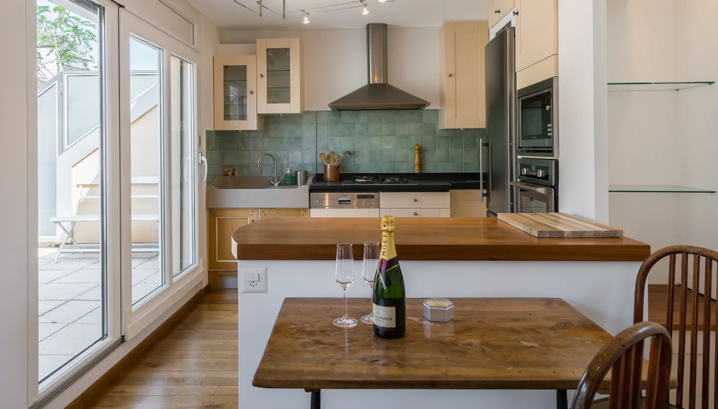 Beautiful Duplex with Two Bedrooms and Large Terrace - Geneva Plainpalais! - Photo 3 of 11