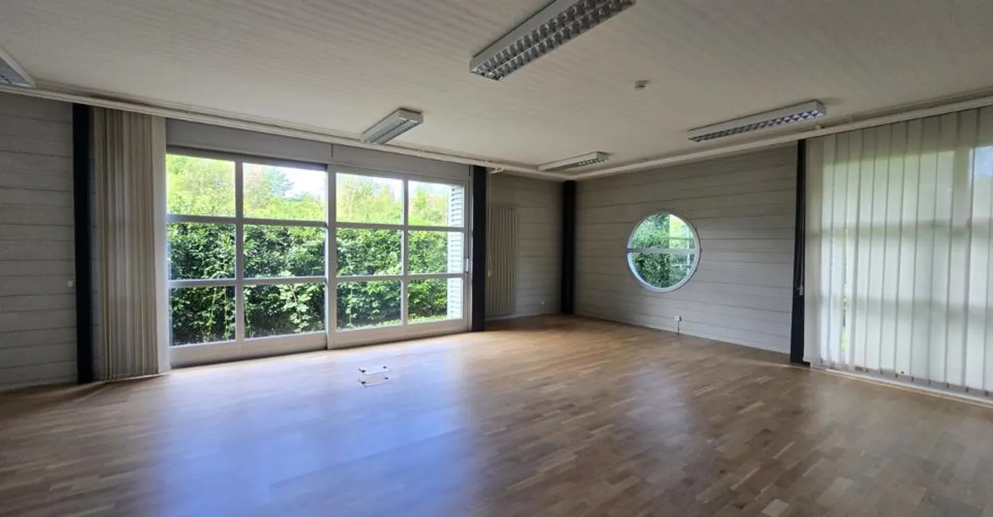 Commercial Space in Villeneuve - Photo 1 of 4