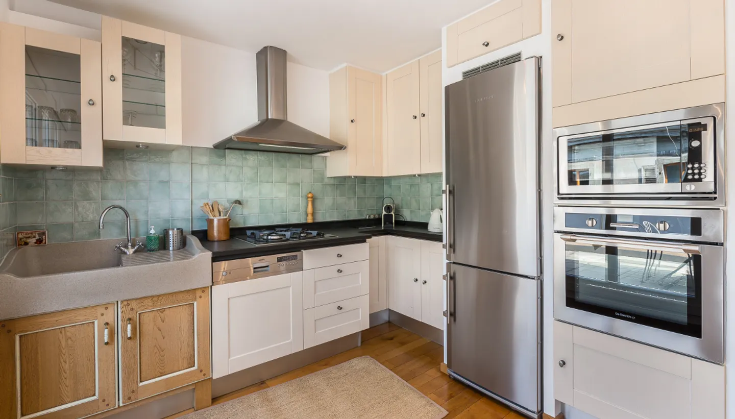 Beautiful Duplex with Two Bedrooms and Large Terrace - Geneva Plainpalais! - Photo 5 of 11