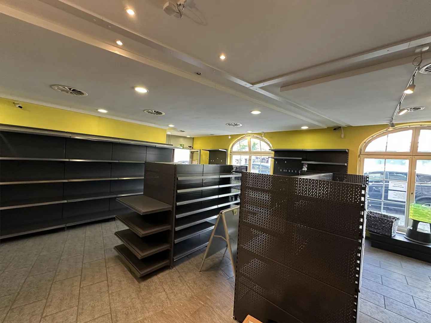 Spazio commerciale in una posizione frequentata a Dornach - Foto 3 di 6