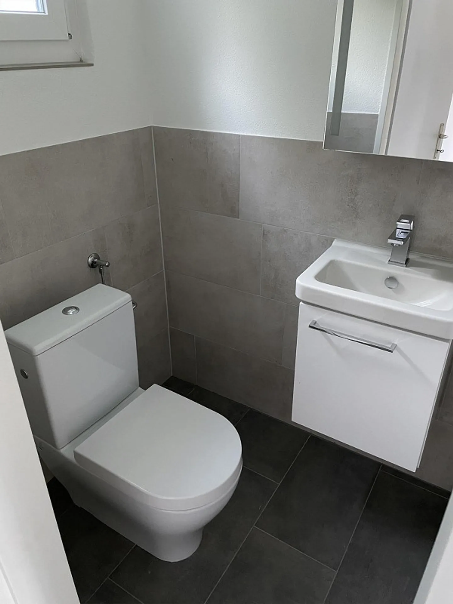 Casa a schiera angolare di 4,5 stanze, recentemente ristrutturata e luminosa con giardino - Foto 4 di 8
