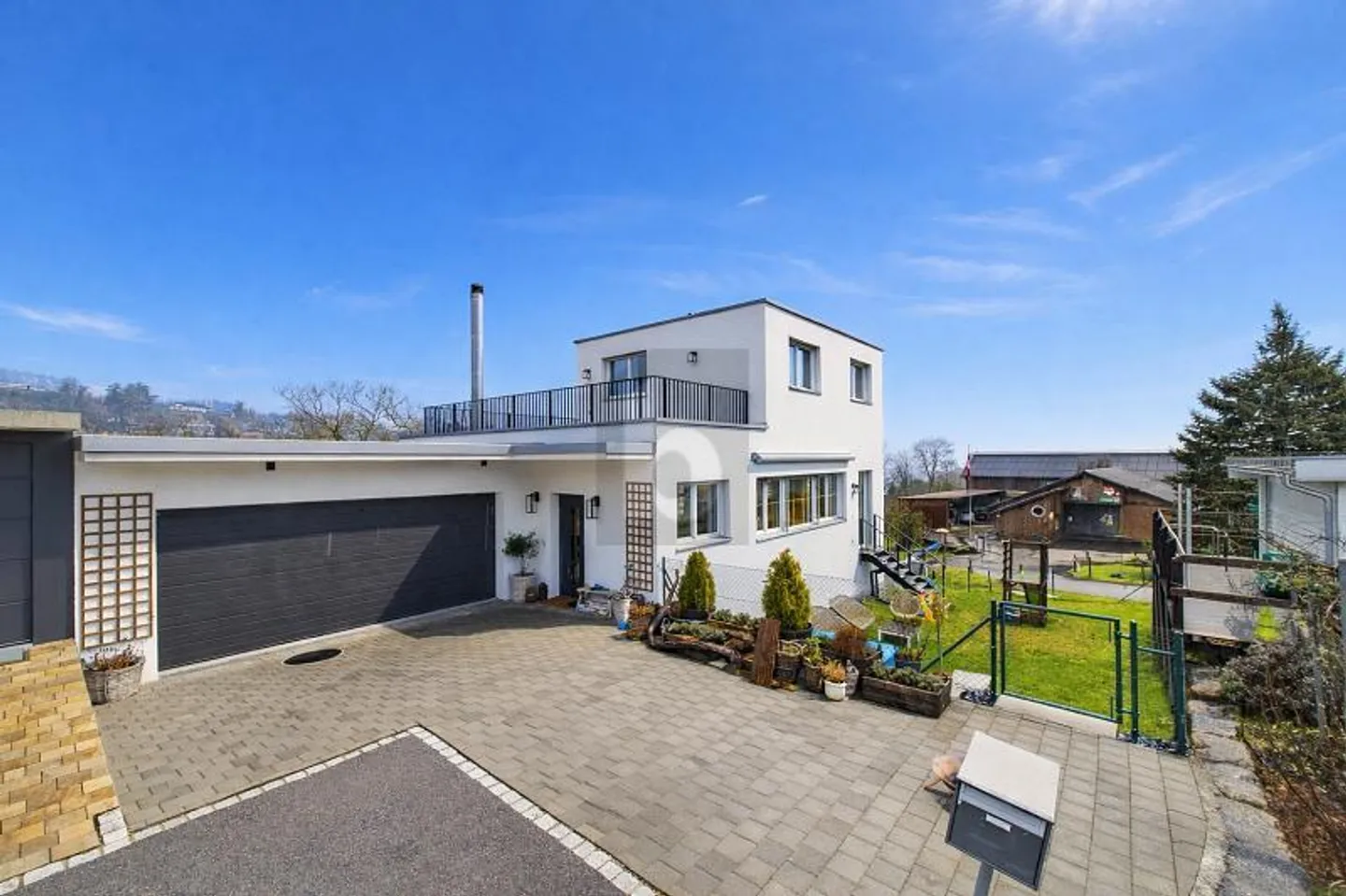 Luxuriöses Einfamilienhaus in Blauen - Foto 1 von 6