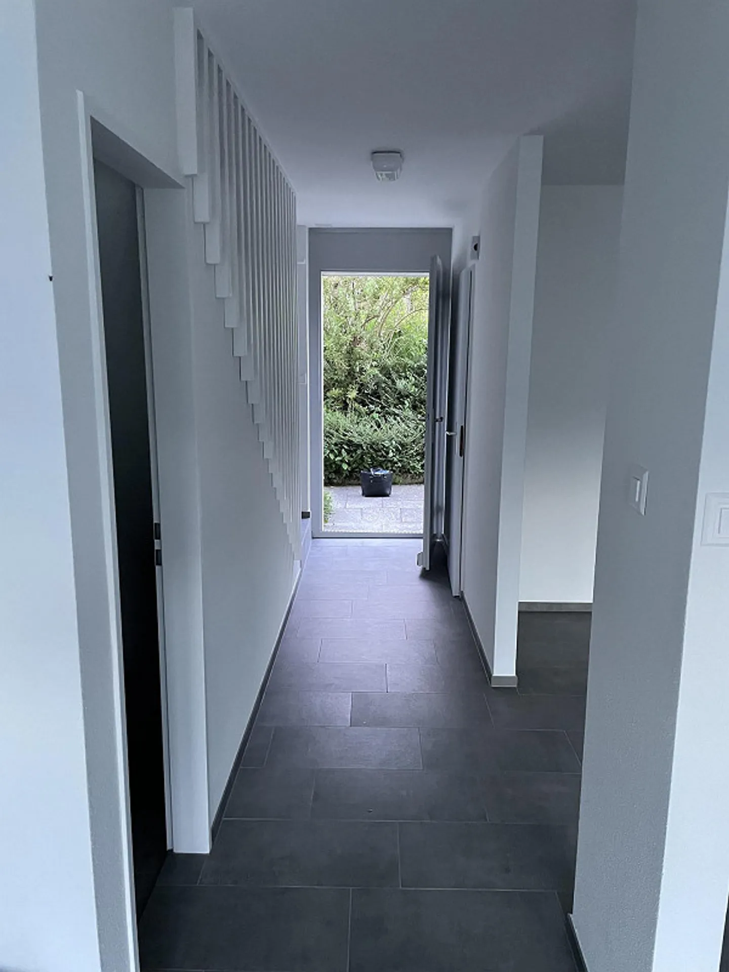 Casa a schiera angolare di 4,5 stanze, recentemente ristrutturata e luminosa con giardino - Foto 7 di 8