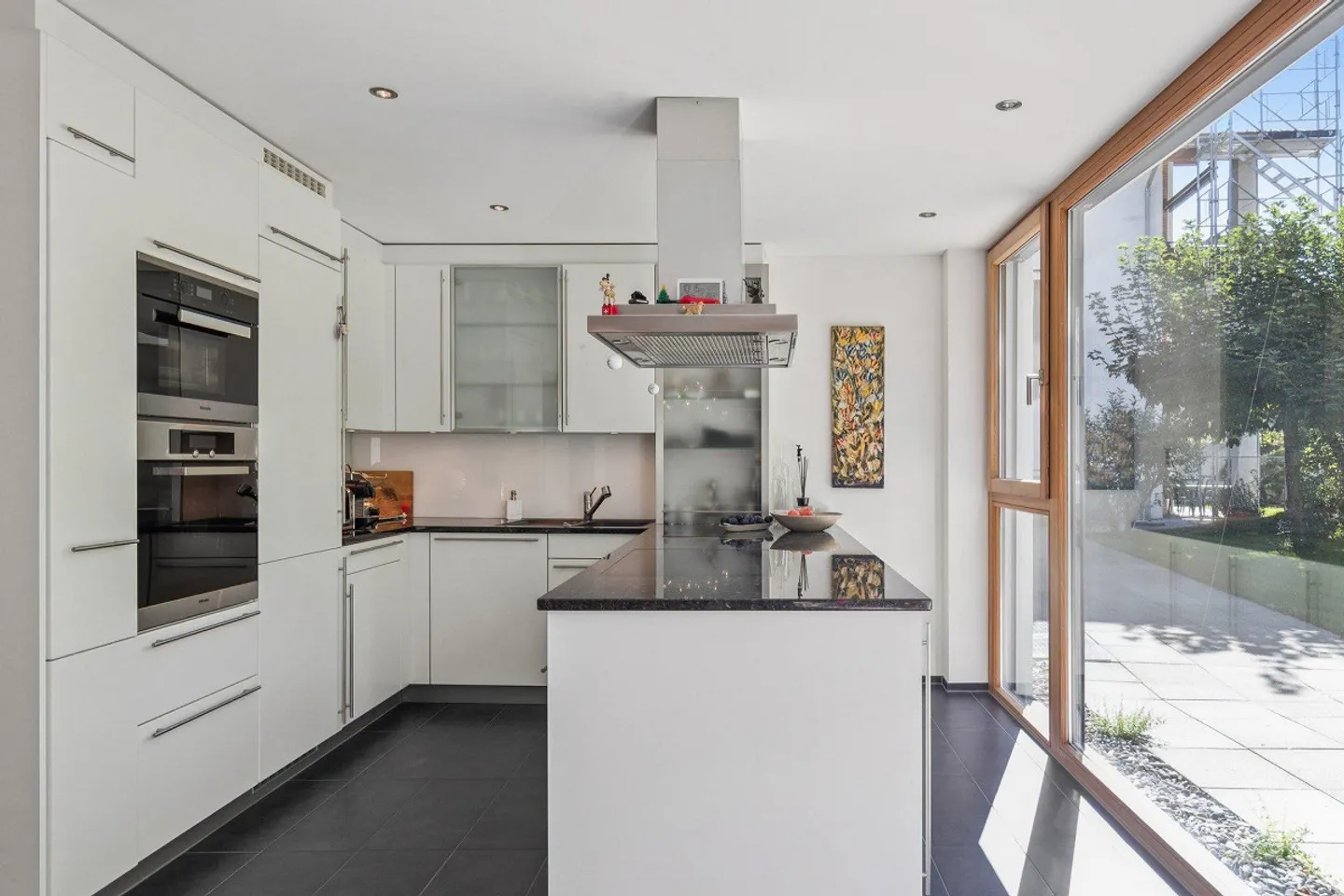 Maison de rêve avec cheminée, espace de jardin et balcon - Photo 2 sur 4