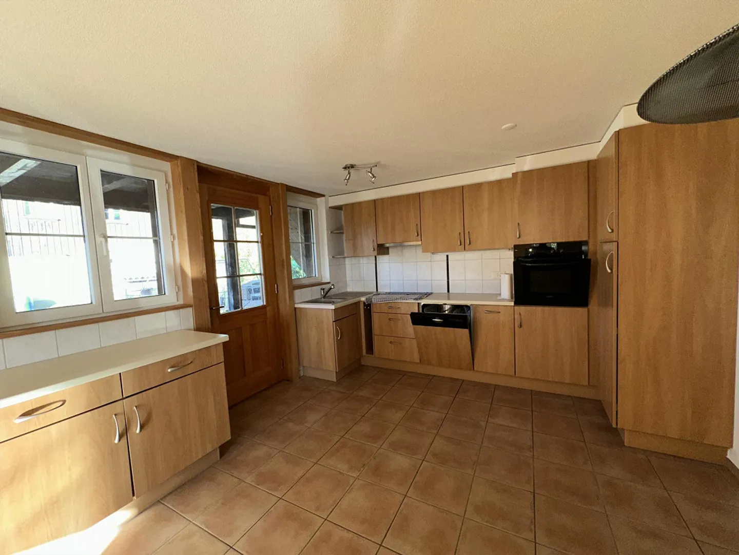 Charming 3.5-room apartment with terrace in Rapperswil/BE - Photo 2 of 12