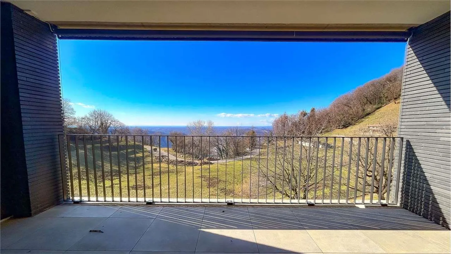 MODERNA VILLA IMMERSA NEL VERDE CON VISTA  APERTA - Foto 4 di 13