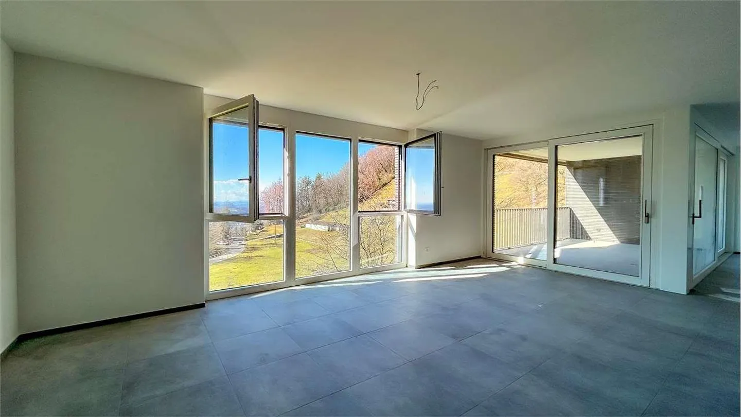 MODERNA VILLA IMMERSA NEL VERDE CON VISTA  APERTA - Foto 6 di 13