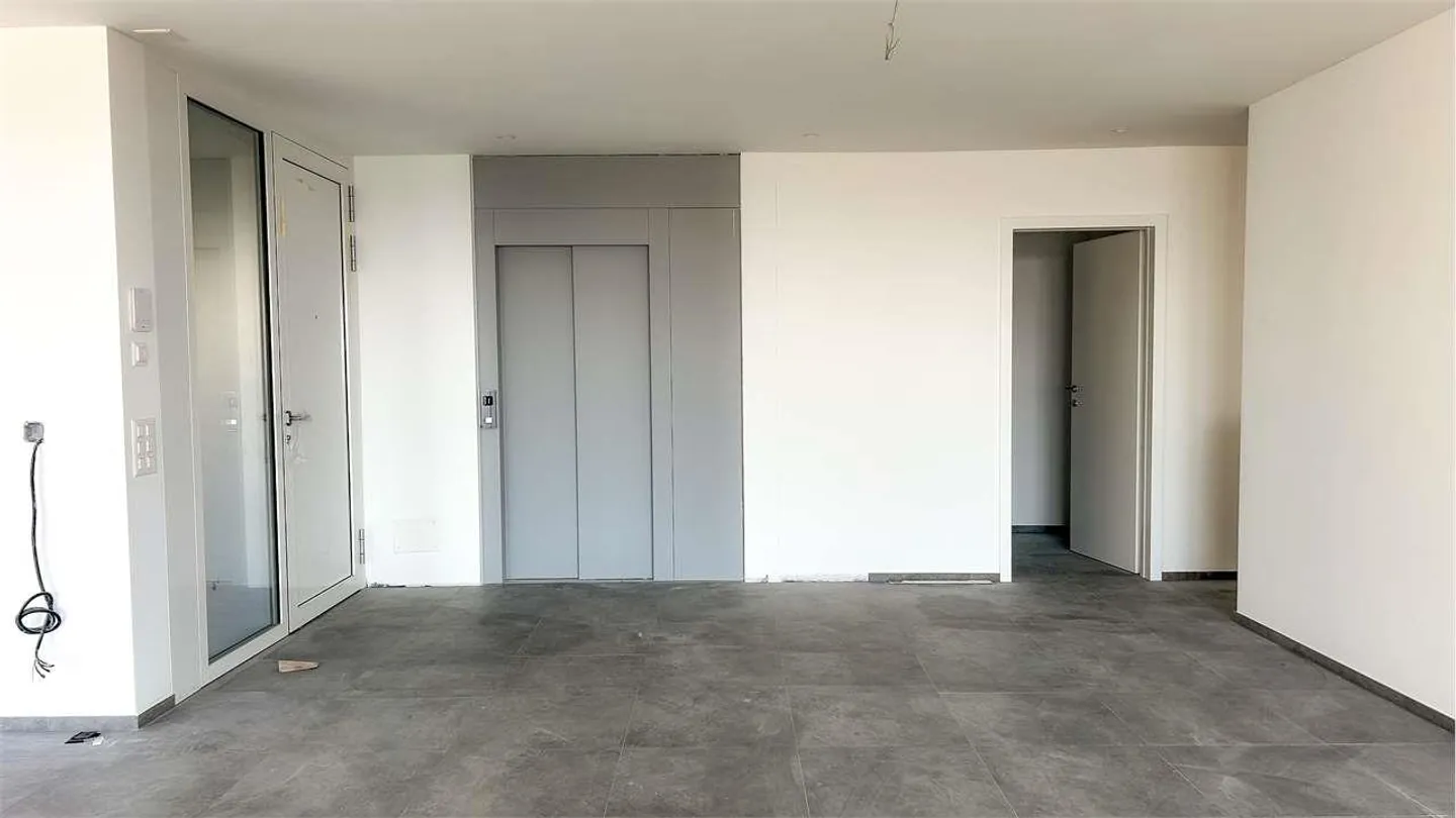 MODERNA VILLA IMMERSA NEL VERDE CON VISTA  APERTA - Foto 7 di 13