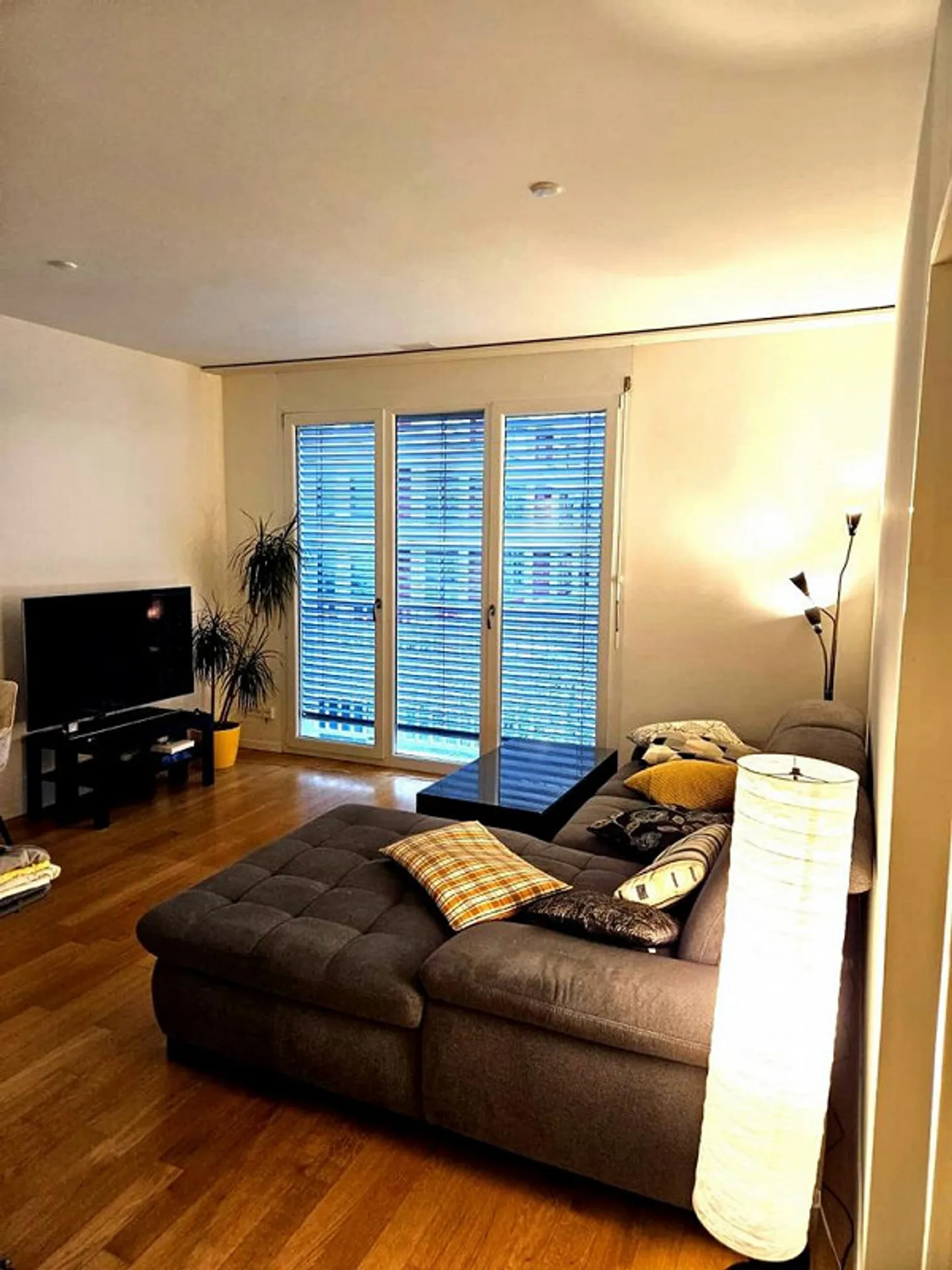 Attractive 2.0-room apartment on the 3rd floor in Zurich District 5 - Photo 2 of 7