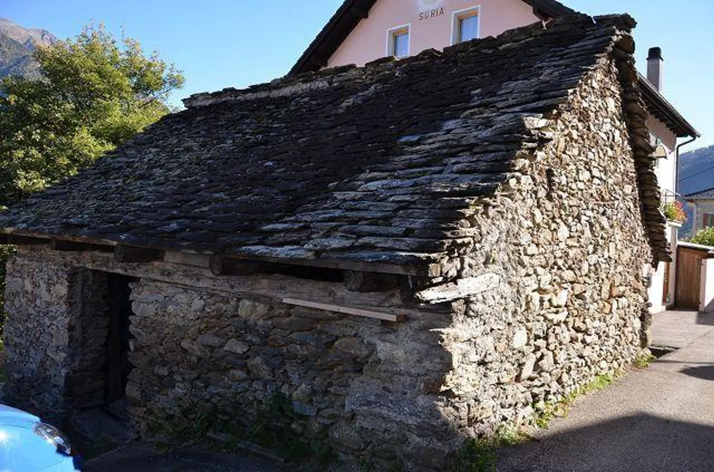 «Grande casa con giardino, stalla e rustico da ristrutturare in una posizione molto soleggiata, tranquilla con bellissima vista» - Foto 25 di 43