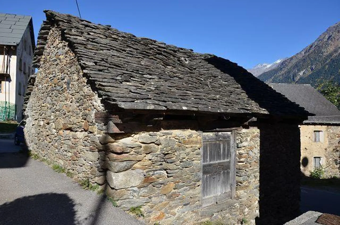 «Grande casa con giardino, stalla e rustico da ristrutturare in una posizione molto soleggiata, tranquilla con bellissima vista» - Foto 26 di 43