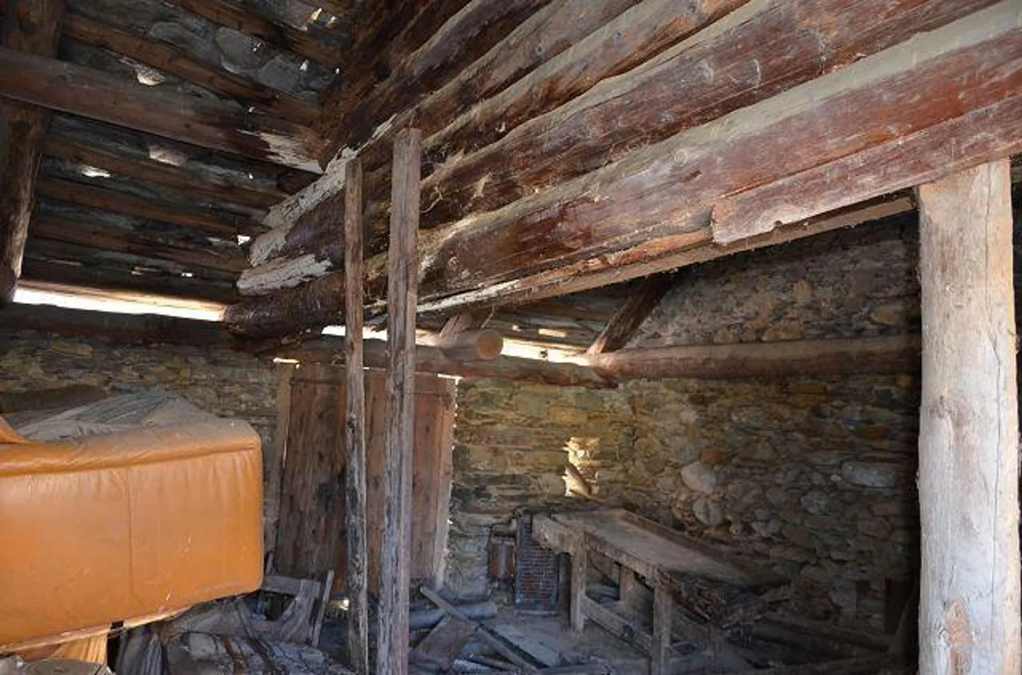 «Grande casa con giardino, stalla e rustico da ristrutturare in una posizione molto soleggiata, tranquilla con bellissima vista» - Foto 28 di 43