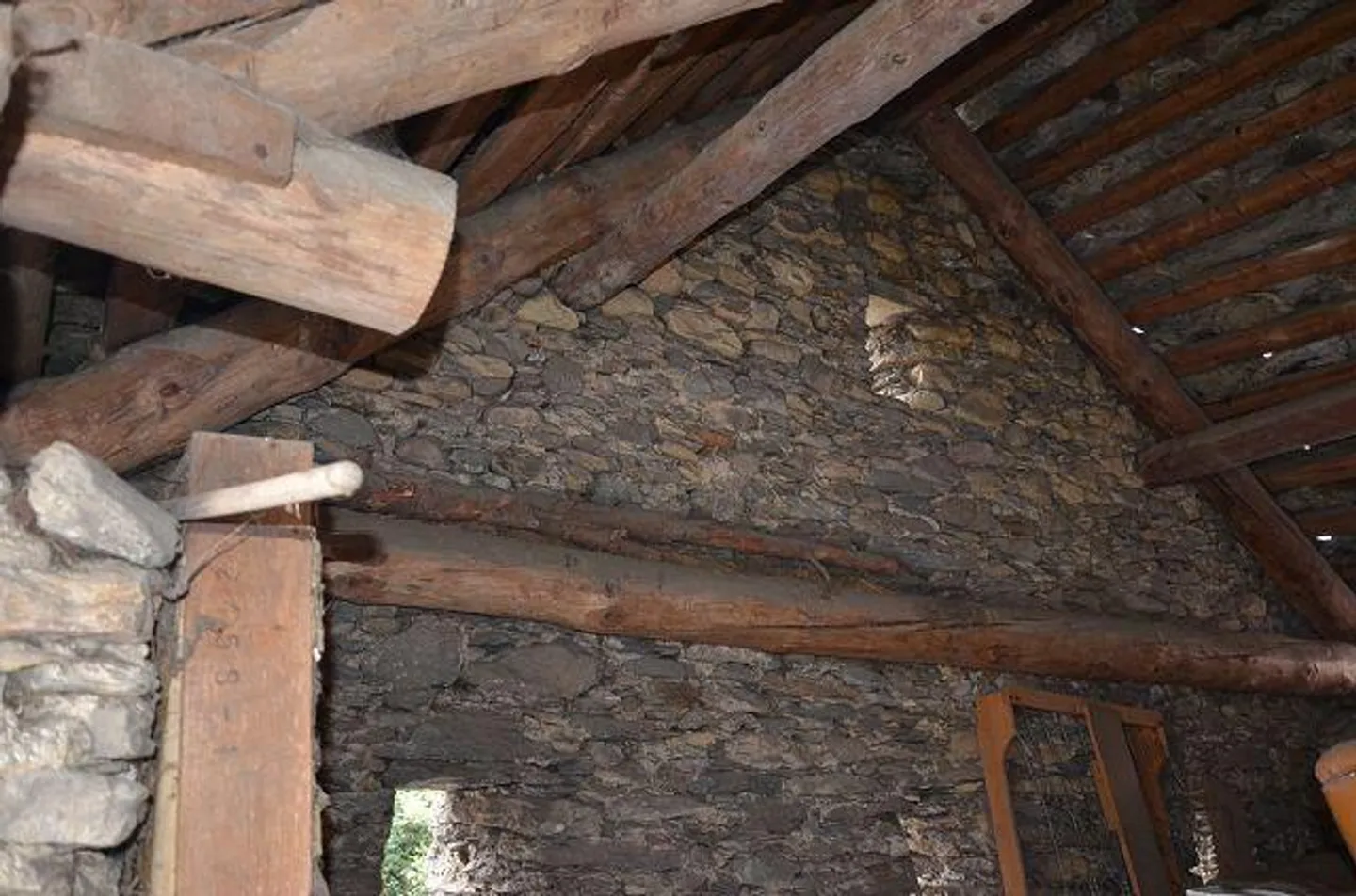 «Grande casa con giardino, stalla e rustico da ristrutturare in una posizione molto soleggiata, tranquilla con bellissima vista» - Foto 31 di 43