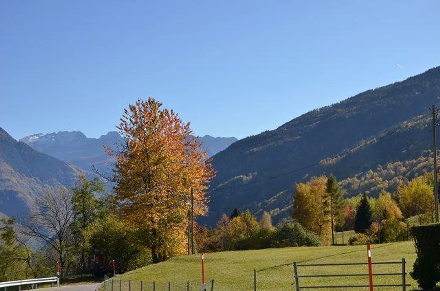 «Grande casa con giardino, stalla e rustico da ristrutturare in una posizione molto soleggiata, tranquilla con bellissima vista» - Foto 32 di 43