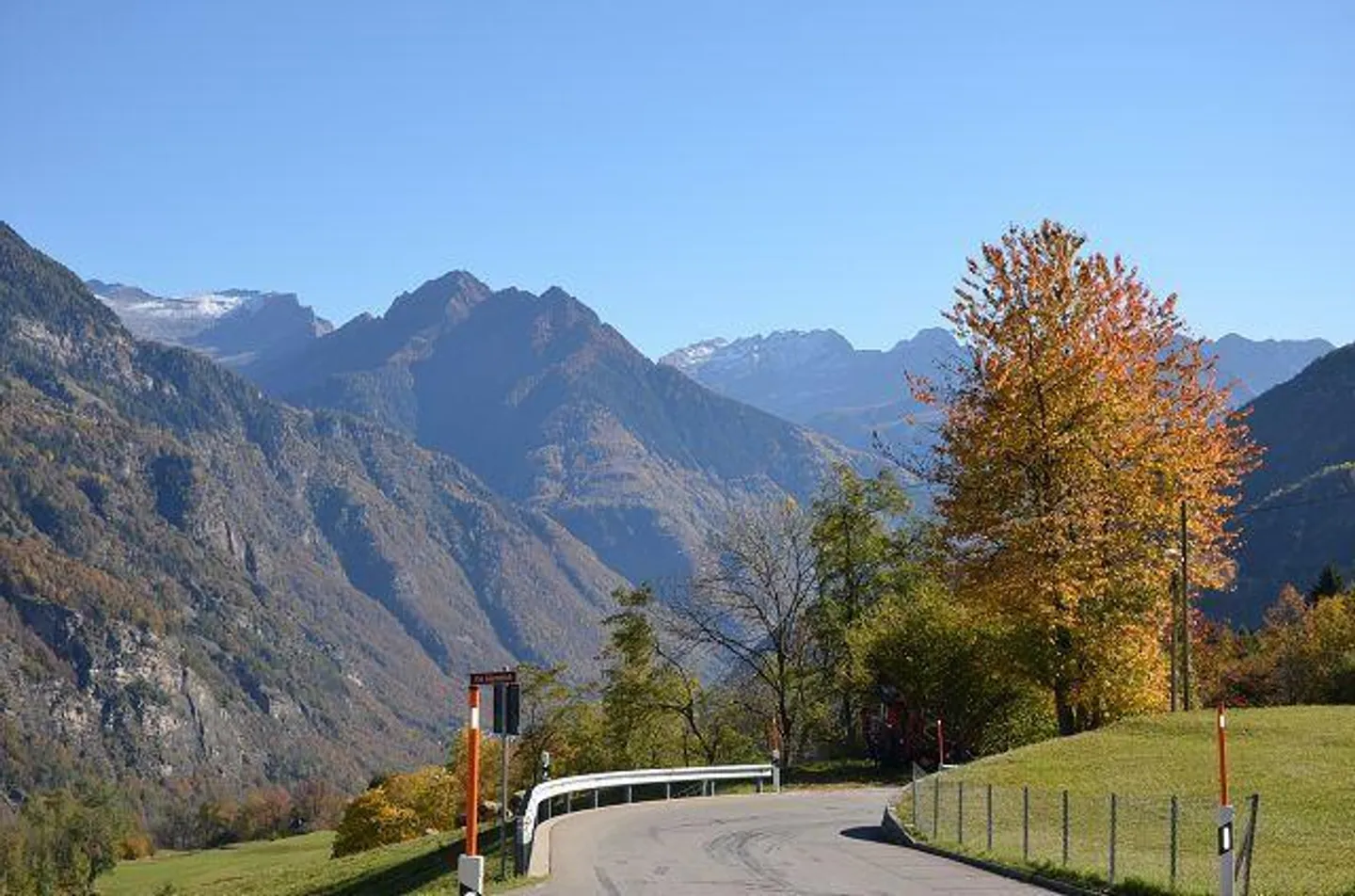 «Grande casa con giardino, stalla e rustico da ristrutturare in una posizione molto soleggiata, tranquilla con bellissima vista» - Foto 34 di 43