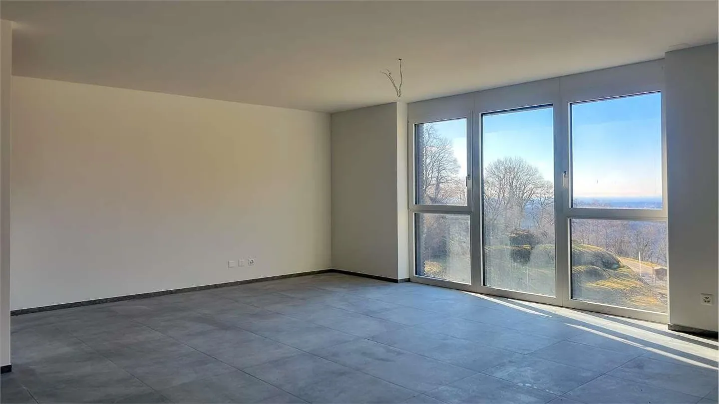 MODERNA VILLA IMMERSA NEL VERDE CON VISTA  APERTA - Foto 9 di 13