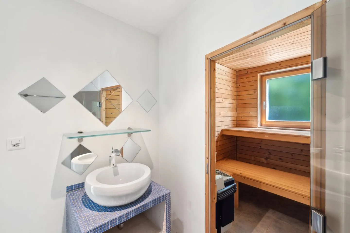 Exklusive Villa mit Pool - Foto 7 von 14