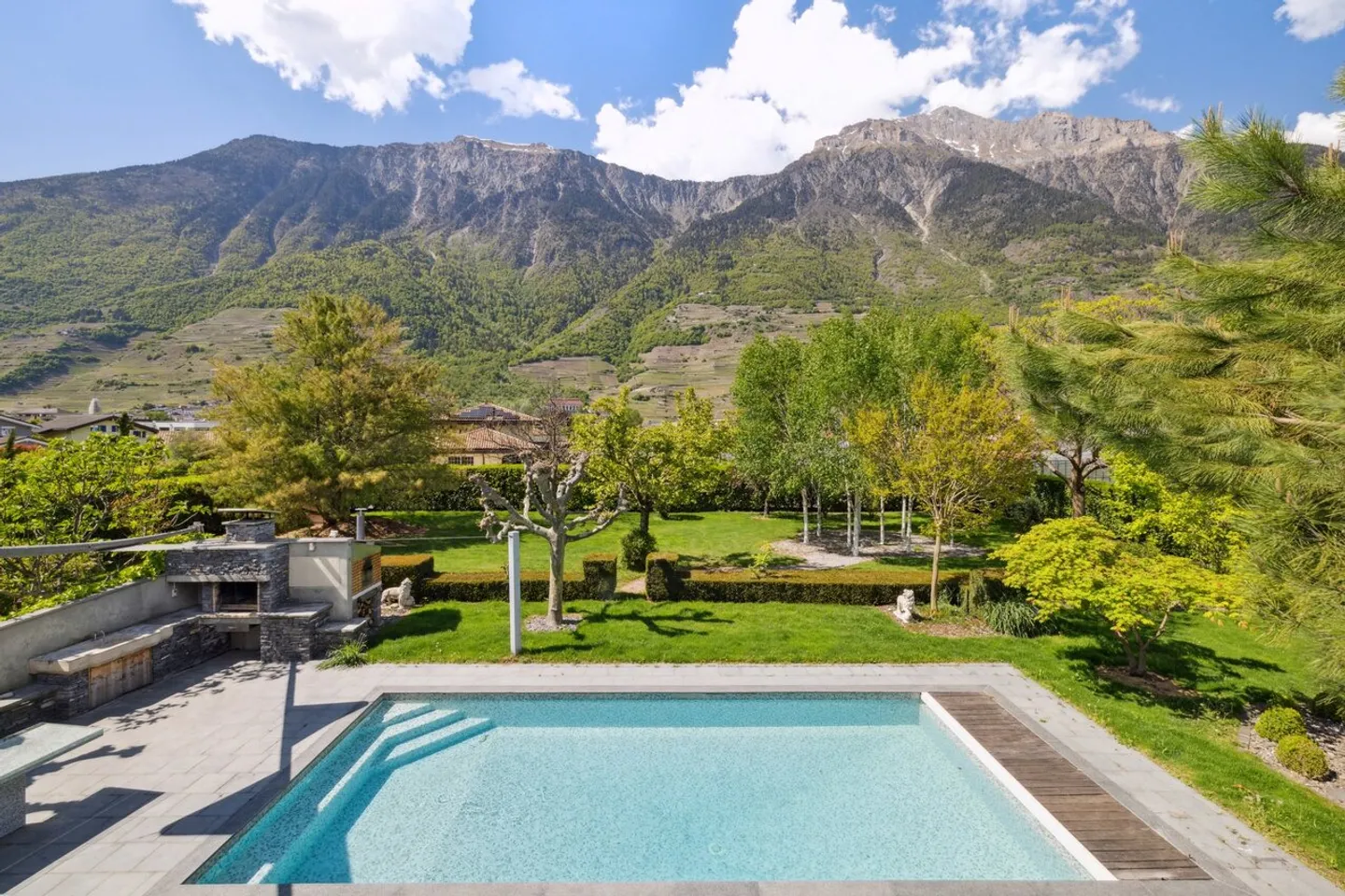 Exklusive Villa mit Pool - Foto 2 von 14