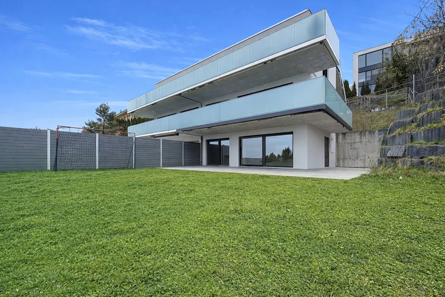 Duplex avec 4,5 pièces, cave, jardin et vue sur le lac - Photo 1 sur 13