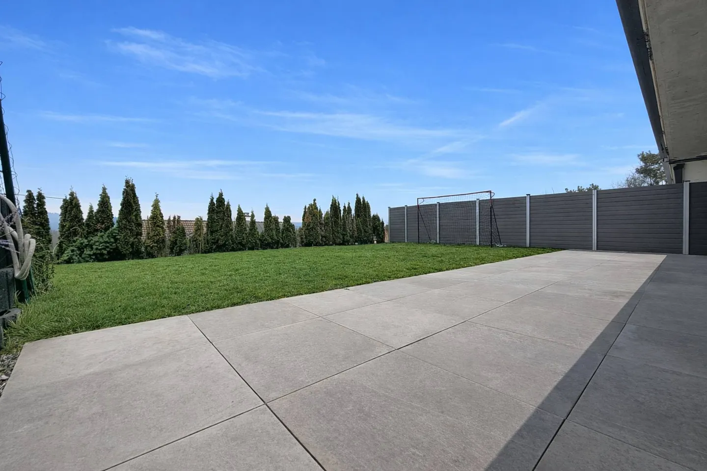 Duplex avec 4,5 pièces, cave, jardin et vue sur le lac - Photo 2 sur 13