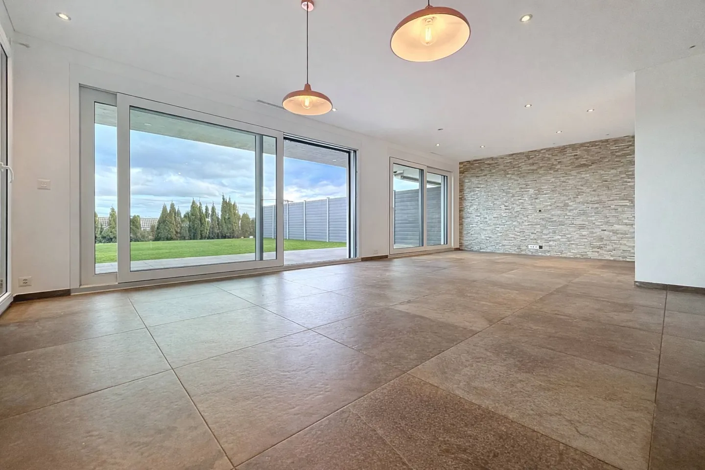 Duplex avec 4,5 pièces, cave, jardin et vue sur le lac - Photo 3 sur 13