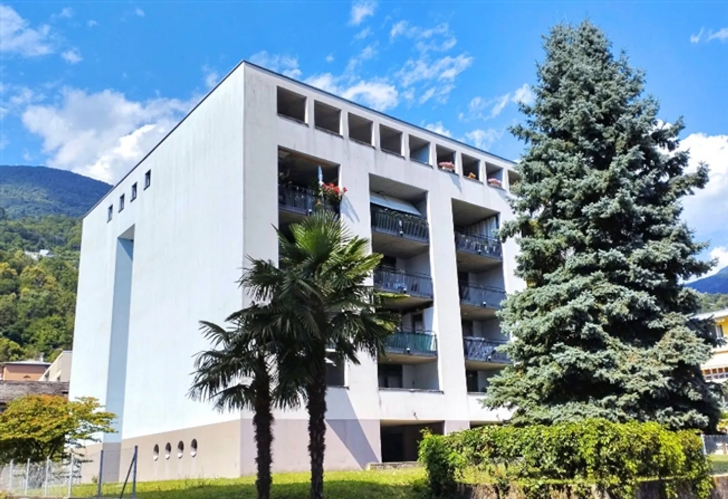 MINUSIO - Vendiamo un immobile a reddito in una zona strategica - Foto 1 di 8