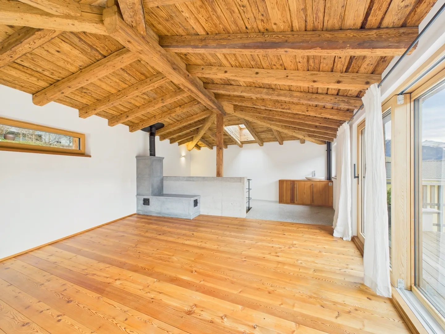 «Charmantes 4.5-Zimmer Einfamilienhaus mit Balkon in Tumegl/Tomils» - Foto 7 von 13