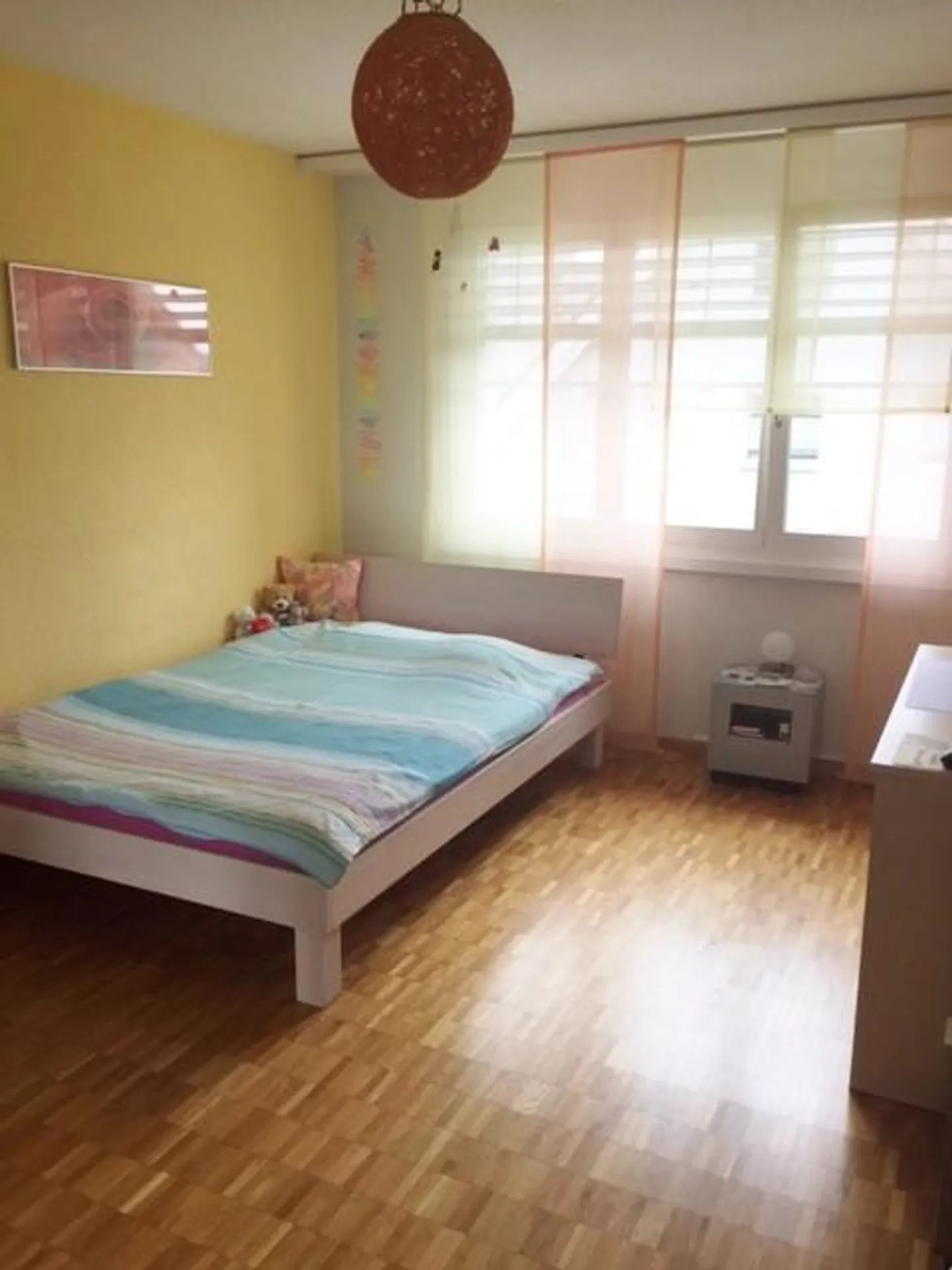 Bright & Friendly 2.5 Room Apartment in Central Location - Photo 4 of 8