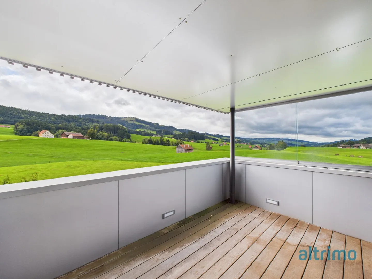 Bright 4.5-room apartment with thoughtful room layout in the green - Photo 4 of 9