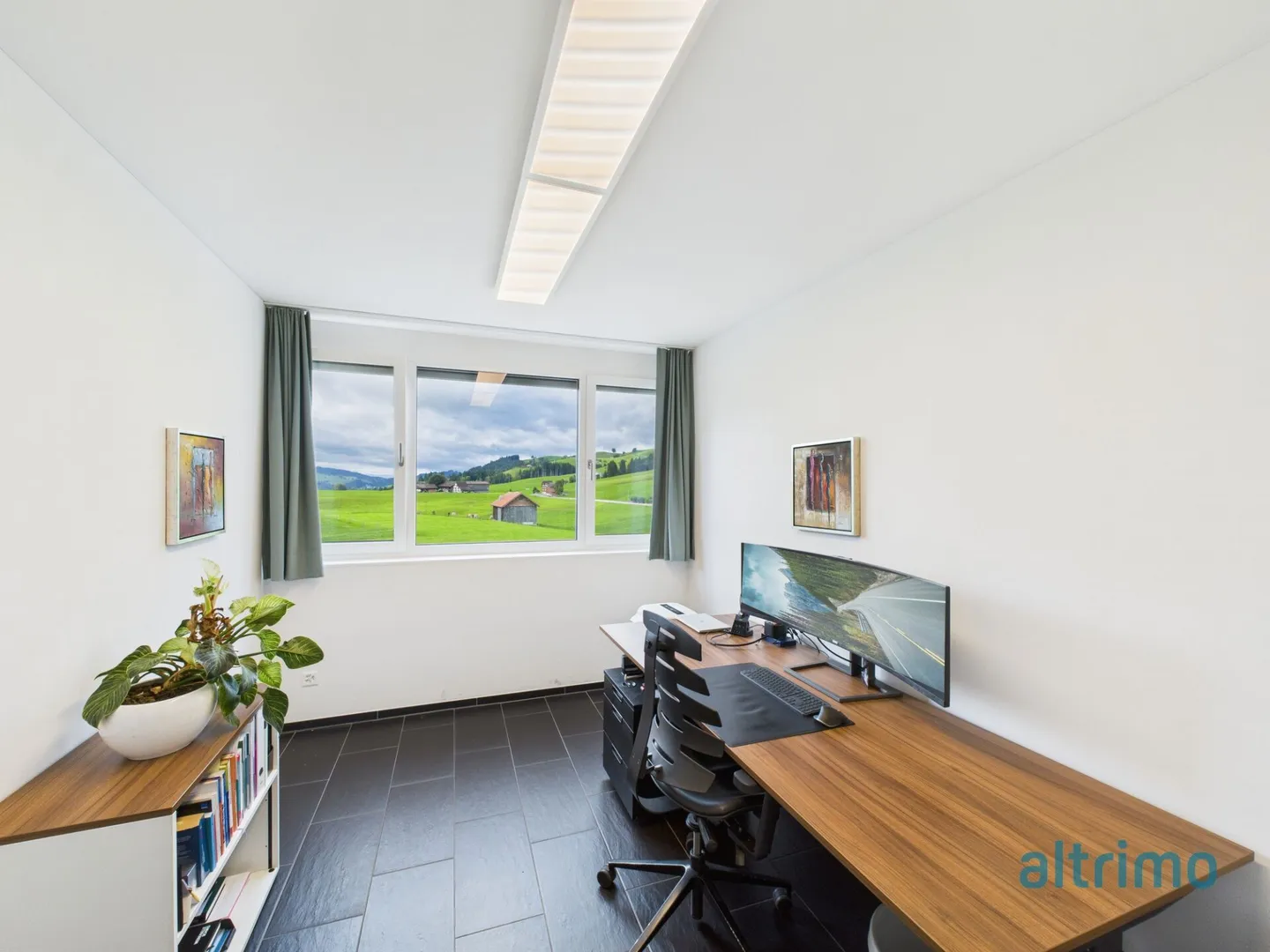 Bright 4.5-room apartment with thoughtful room layout in the green - Photo 5 of 9