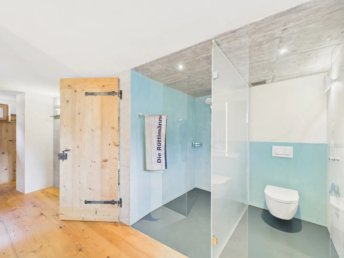 «Charmantes 4.5-Zimmer Einfamilienhaus mit Balkon in Tumegl/Tomils» - Foto 11 von 13