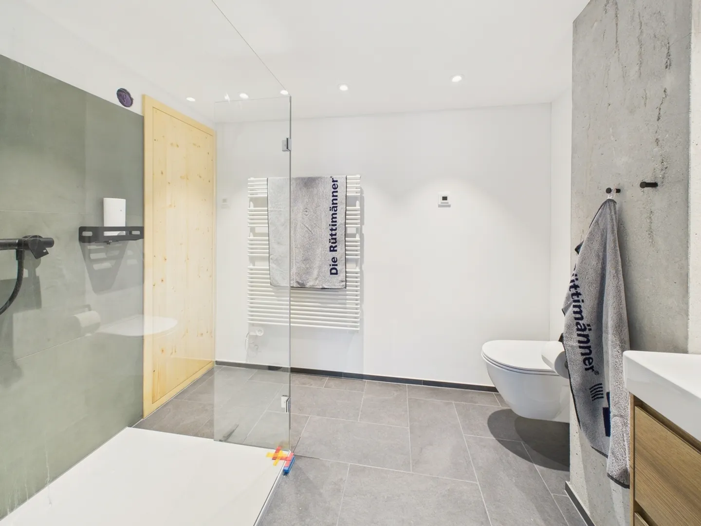 «Charmantes 4.5-Zimmer Einfamilienhaus mit Balkon in Tumegl/Tomils» - Foto 12 von 13