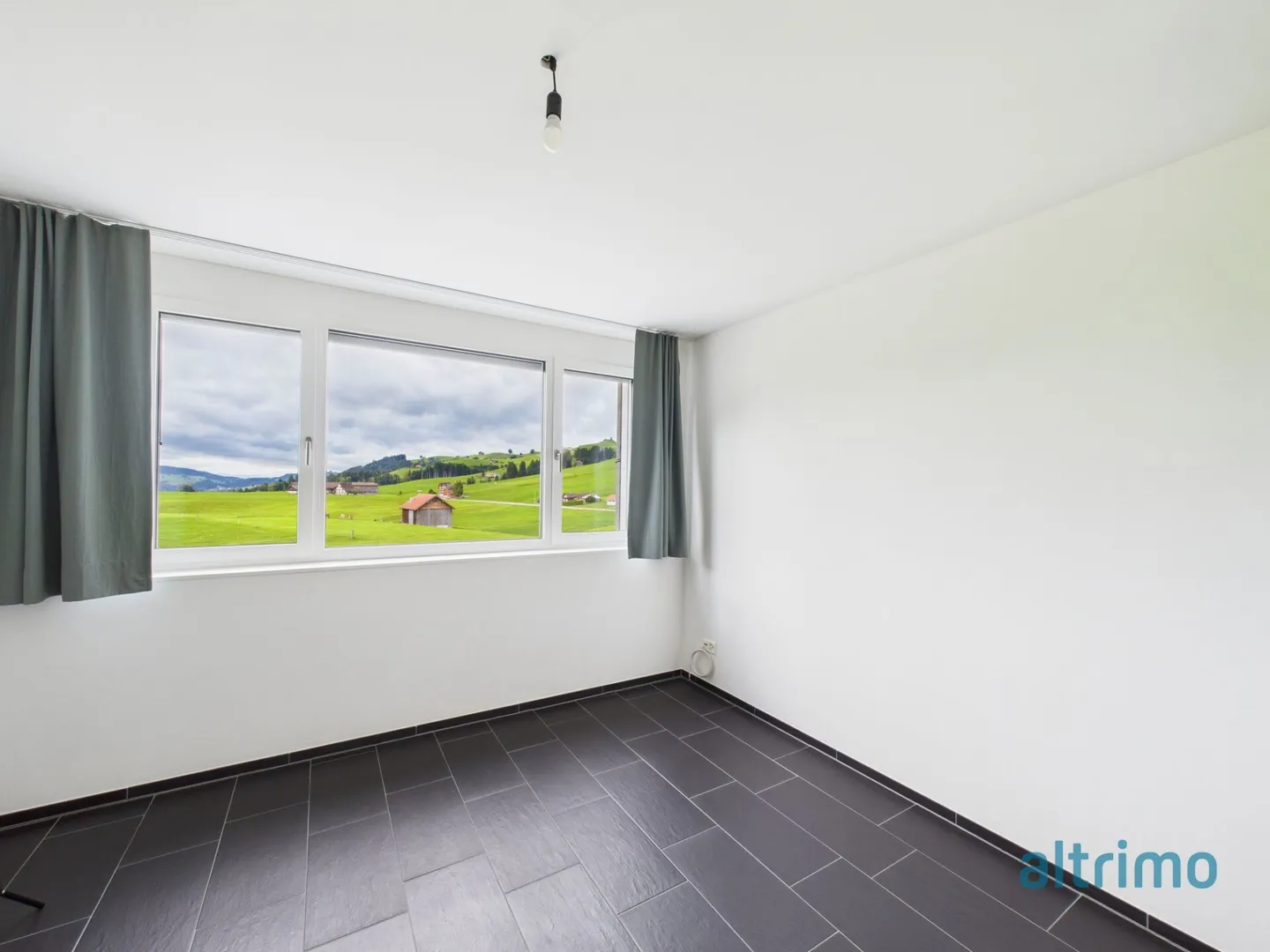 Bright 4.5-room apartment with thoughtful room layout in the green - Photo 7 of 9