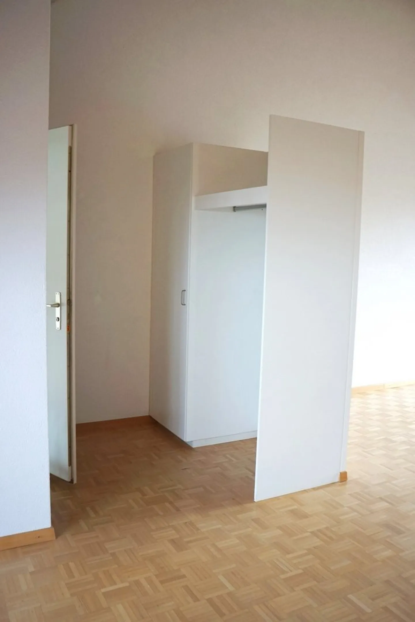 Vivere in una posizione soleggiata con una vista idilliaca sul lago - Foto 5 di 10