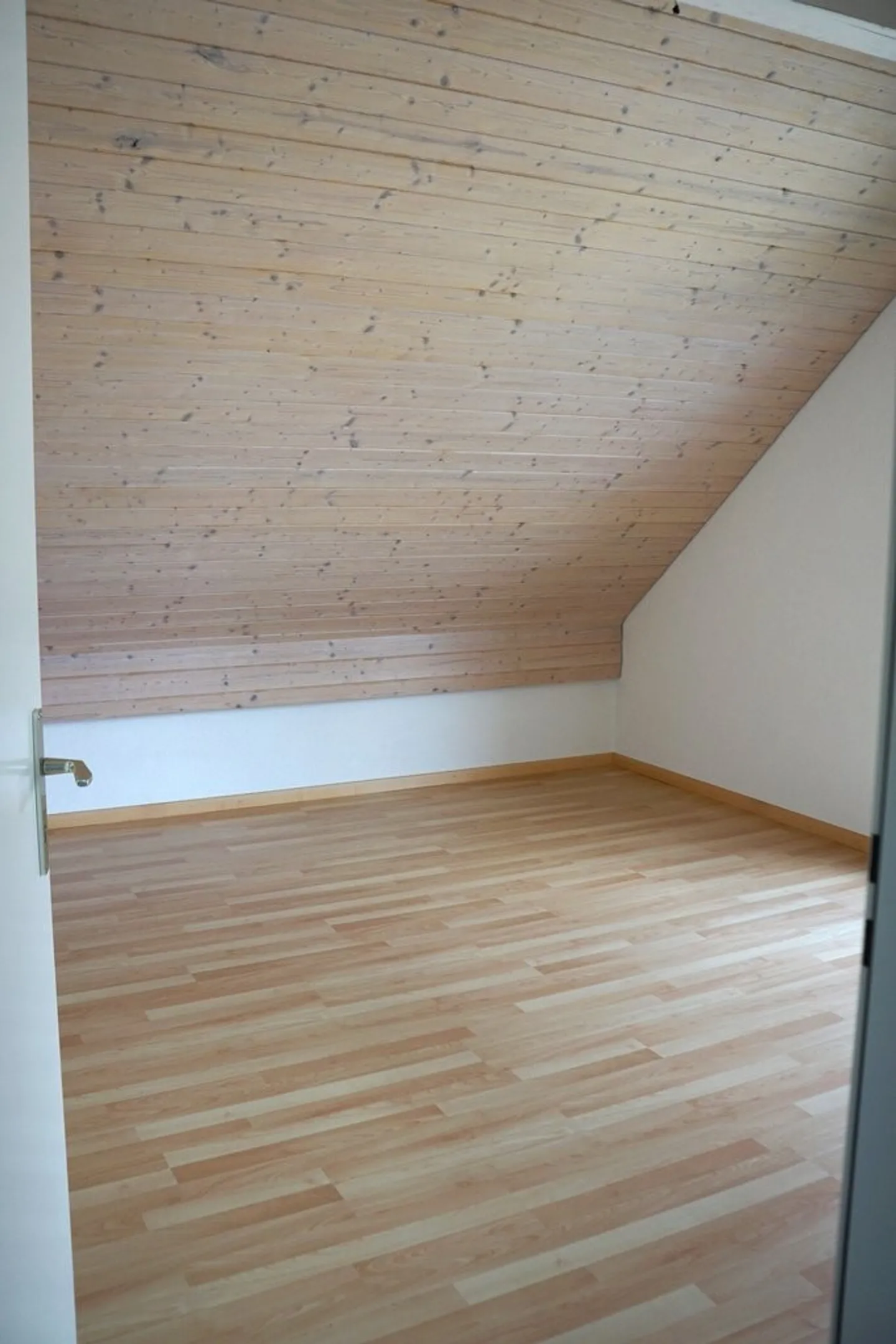 Vivere in una posizione soleggiata con una vista idilliaca sul lago - Foto 8 di 10