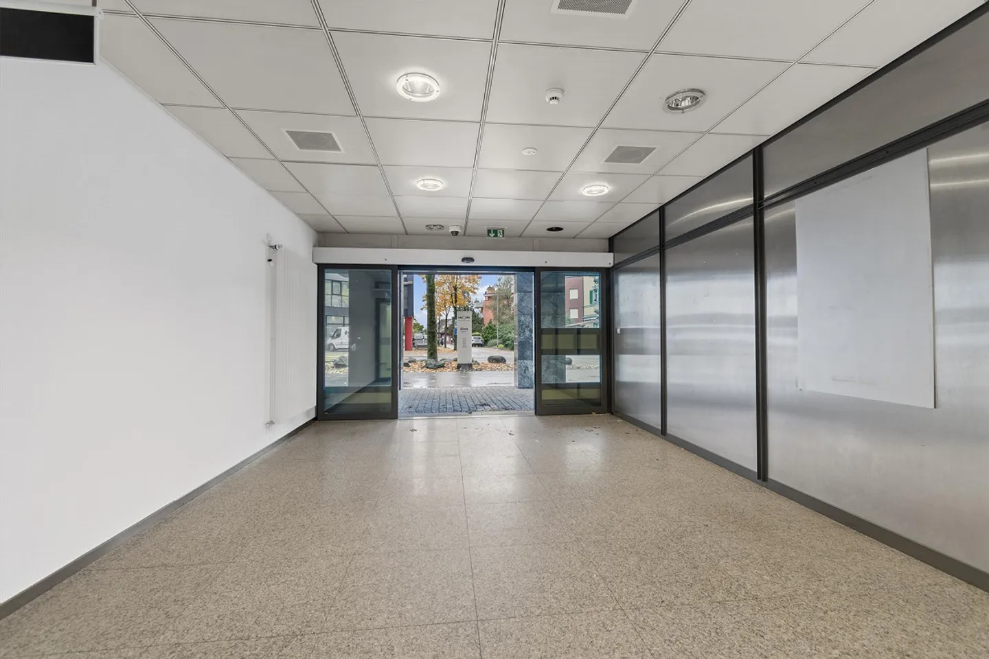 Bienvenue dans les affaires - Photo 3 sur 16