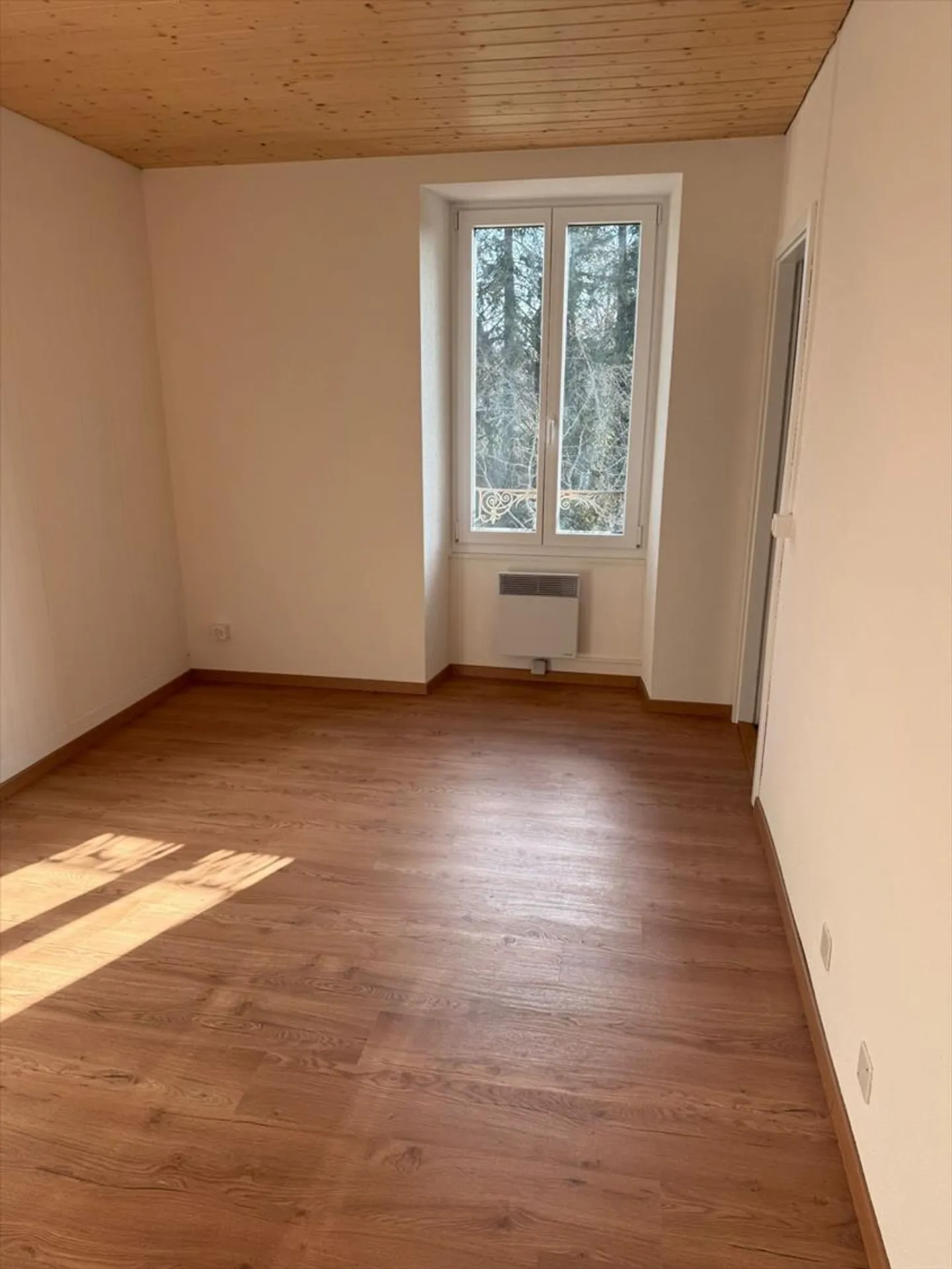 Geräumige Wohnung mit Terrasse - Foto 4 von 13