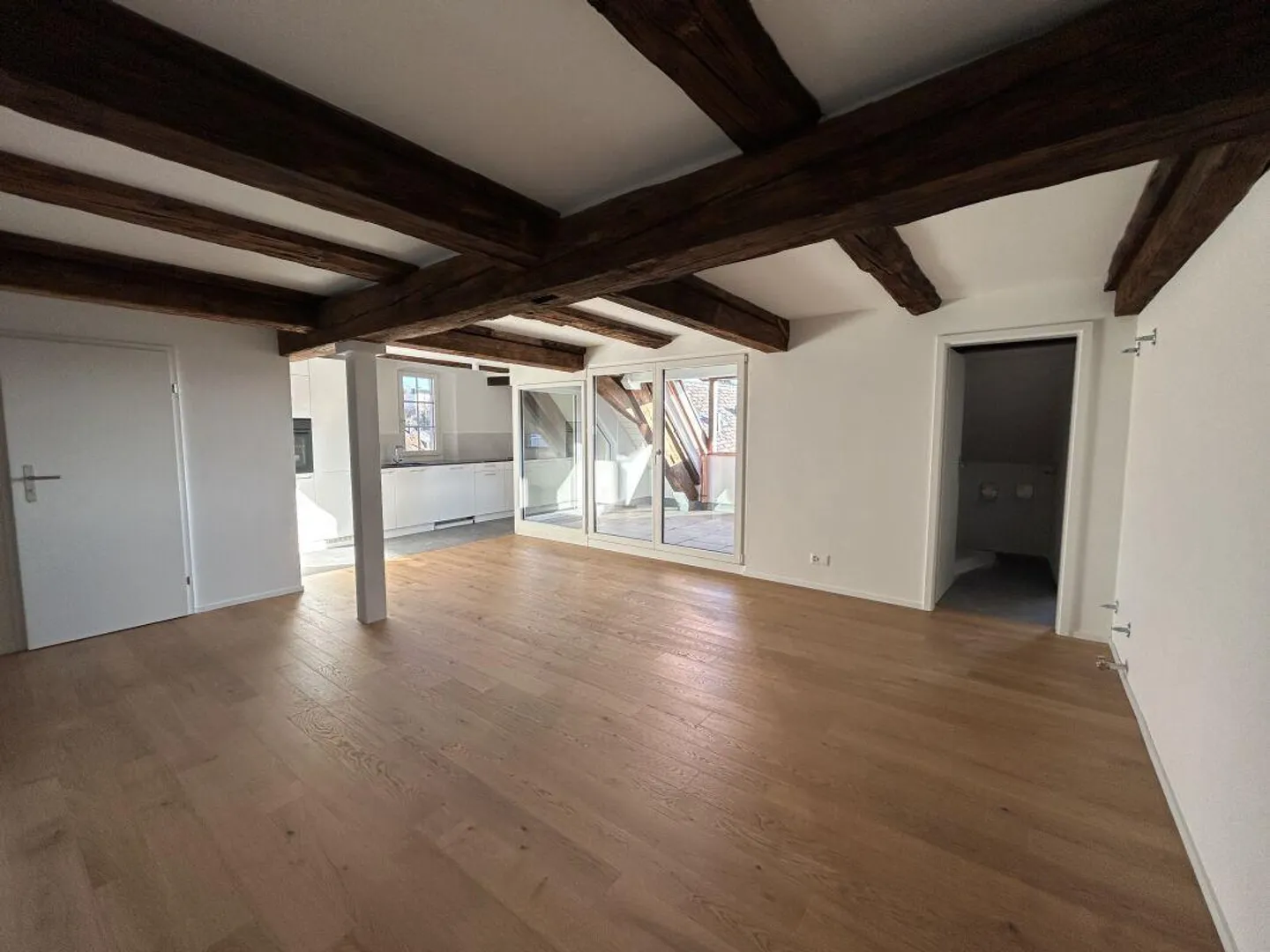 Vista affascinante Prima locazione di un nuovo appartamento di 4,5 stanze in città - Foto 3 di 9