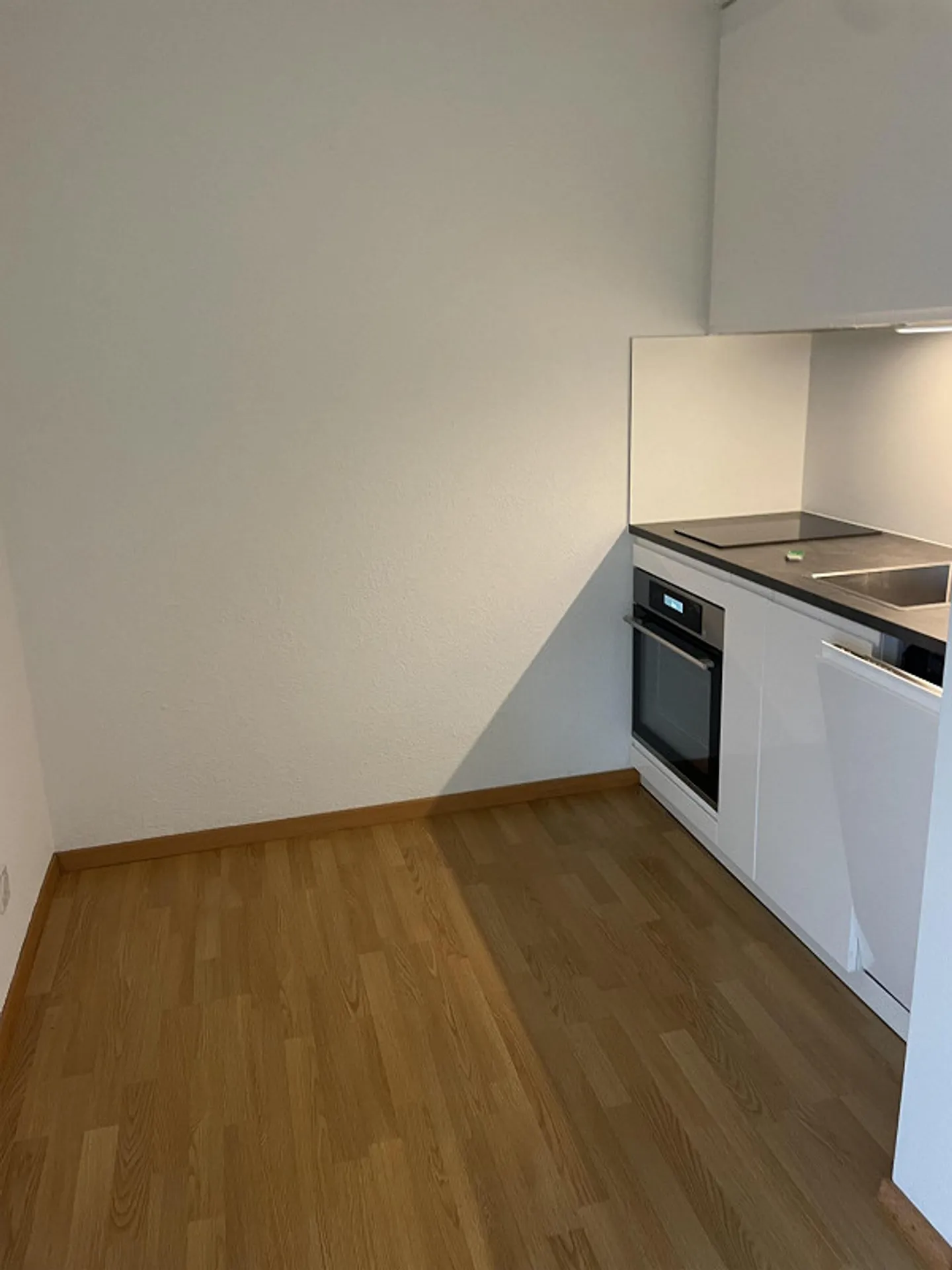 Charmante 1.5-Zimmer-Wohnung mit Balkon in Adliswil - Foto 2 von 5