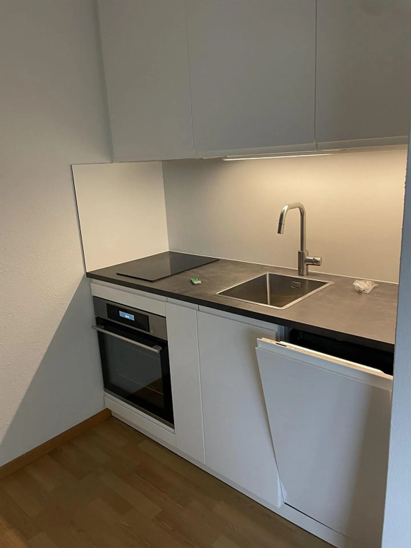 Charmante 1.5-Zimmer-Wohnung mit Balkon in Adliswil - Foto 3 von 5