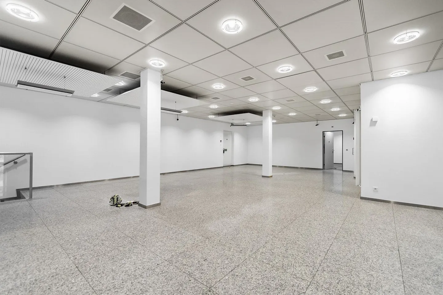 Bienvenue dans les affaires - Photo 5 sur 16