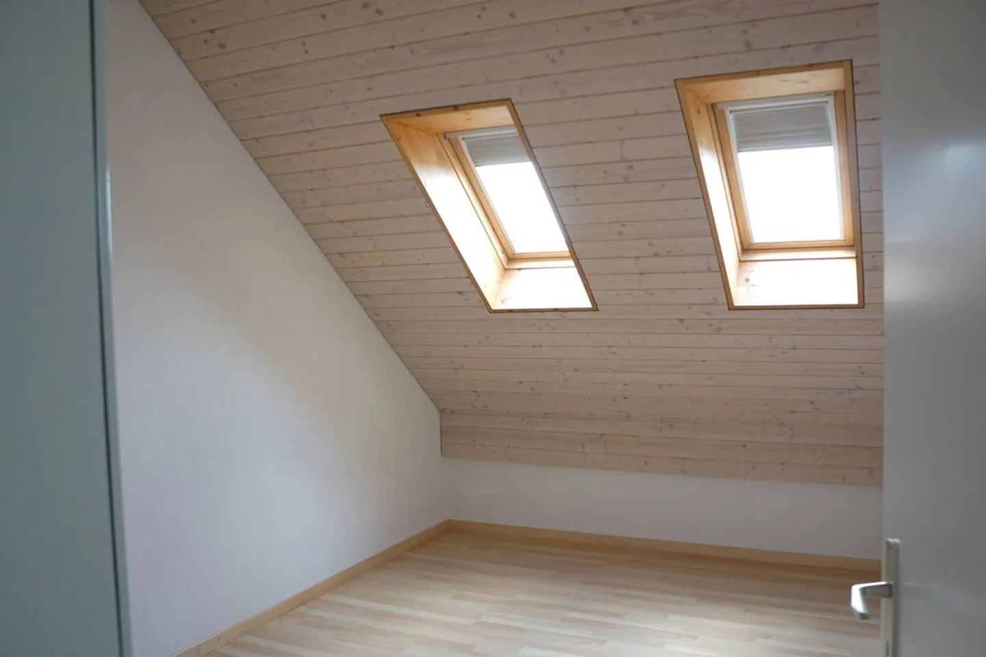 Vivere in una posizione soleggiata con una vista idilliaca sul lago - Foto 9 di 10