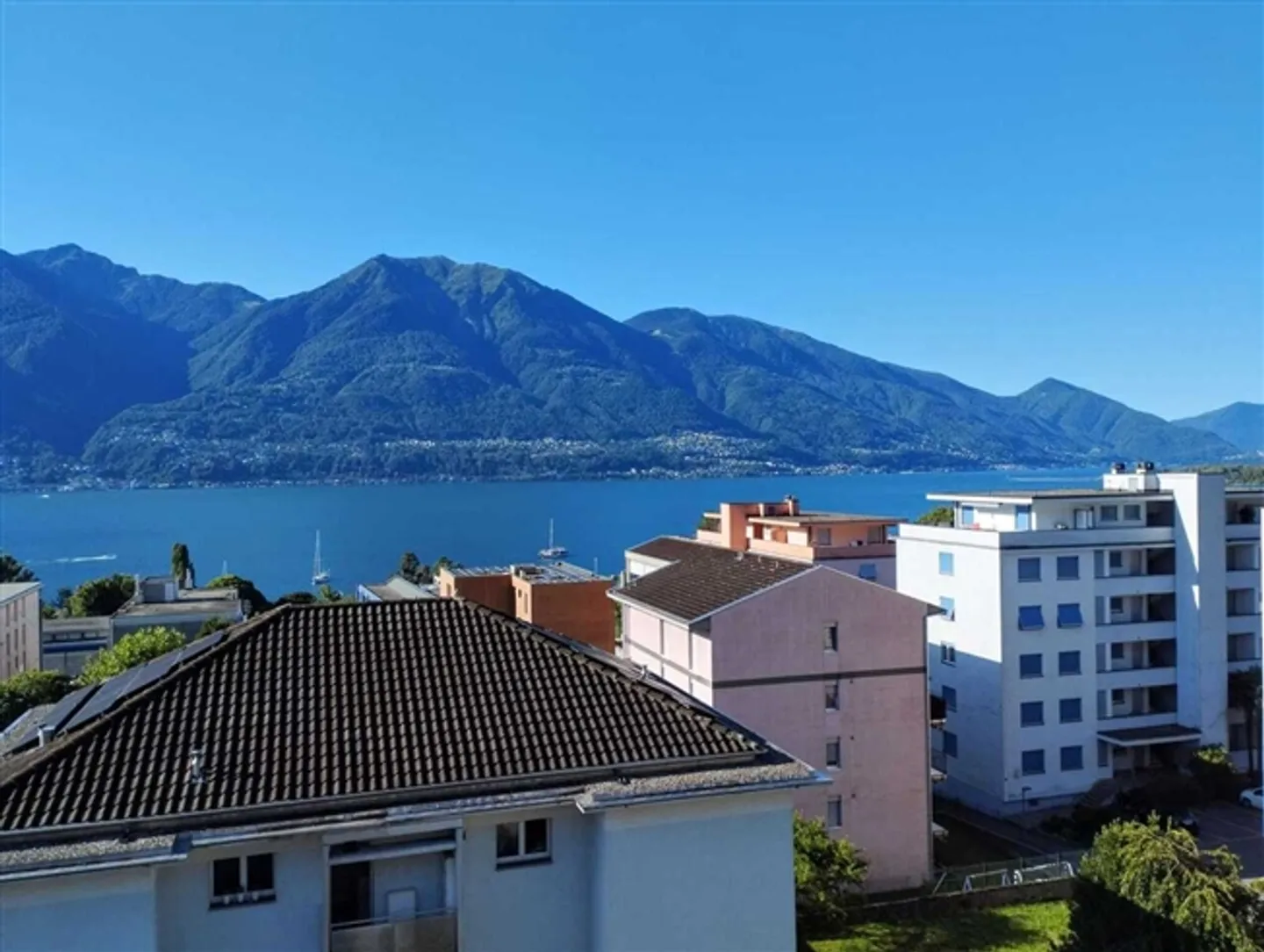 MINUSIO - Vendiamo un immobile a reddito in una zona strategica - Foto 2 di 8